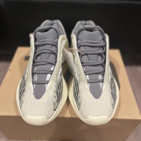 Adidas Yeezy 700 V3 Fade Salt main image 5